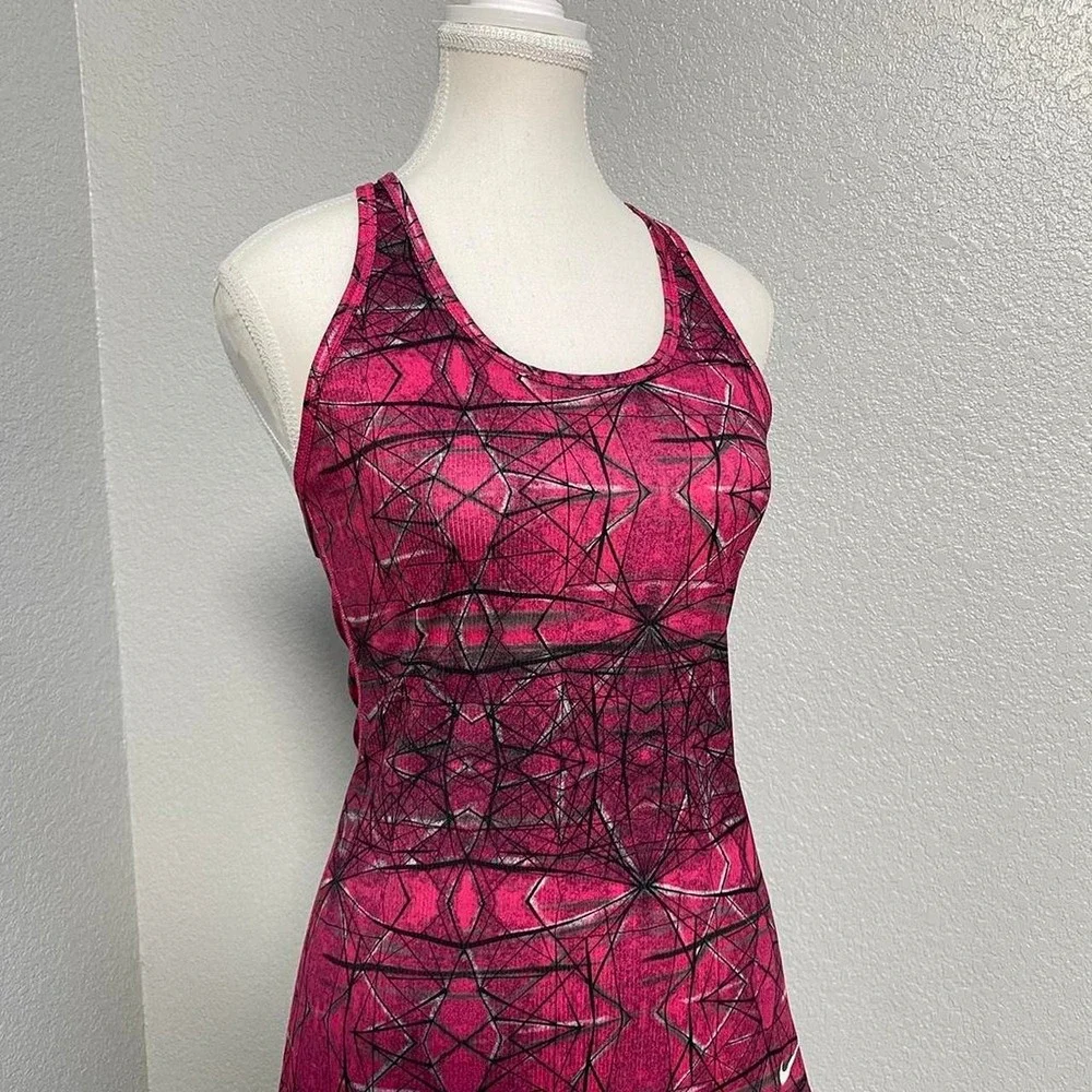 NIKE DRI-FIT GEOMETRIC GRAPHIC PINK BLACK WHITE RACERBACK TANK TOP GYMWEAR YOGA